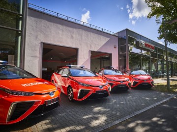Wodorowe Toyoty Mirai na służbie